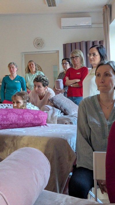 Česká akademie kraniosakrální terapie ČAKRAT a její kurzy pro profesionály i všechny, kdo pečují o druhé dotykem.